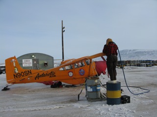 It gets a bit tricky filling the tip tanks of the Polar Pumpkin when ladders are not available